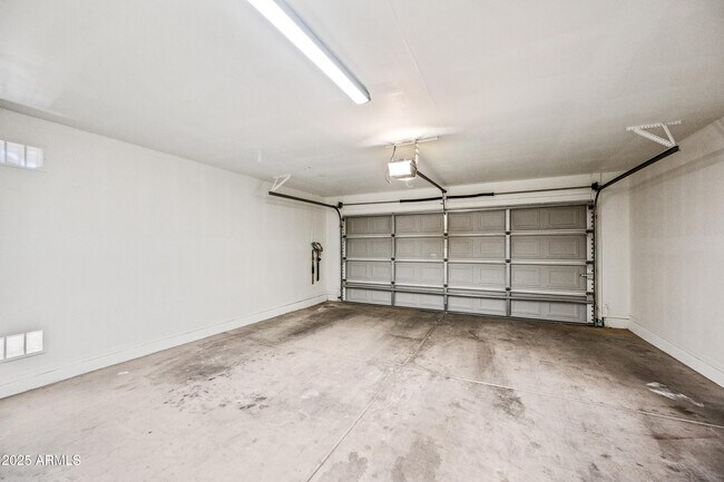 Building Photo - 2051 W Kristina Ave