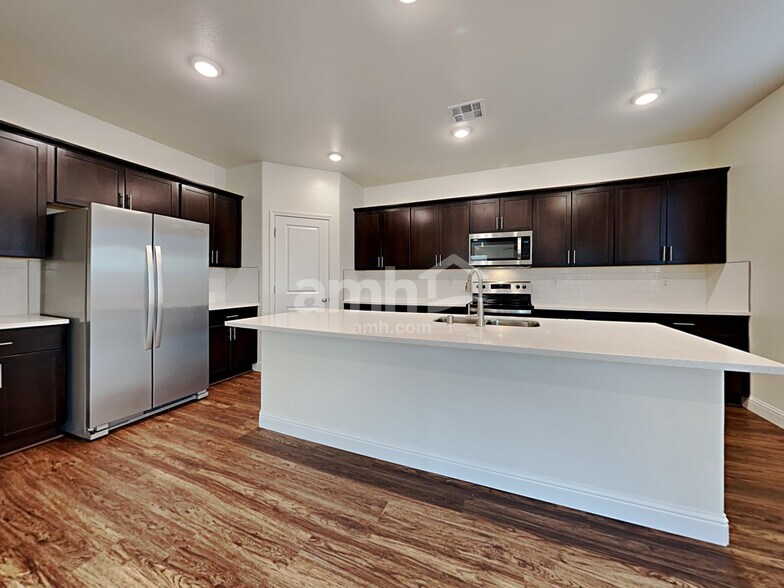 Building Photo - 724 Terrain Star Ave