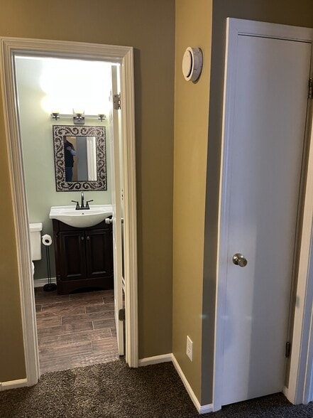 Building Photo - 800 N Main St