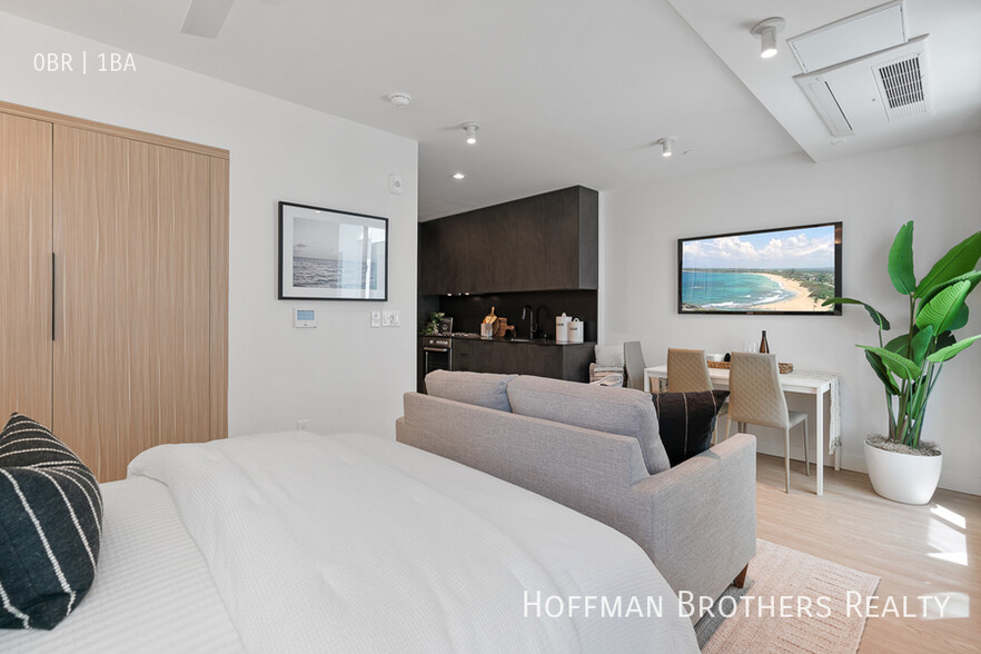 Building Photo - 3688 Overland Ave