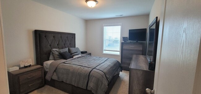 Building Photo - Like New- Immaculate 2-Story Home w/ 4 Bedroom 2.5 Bath! Large Lot- Fully Fenced Backyard.
