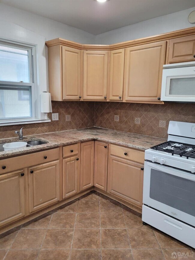 Building Photo - 27 John St