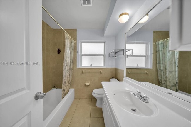 Building Photo - 246 SE 44th St