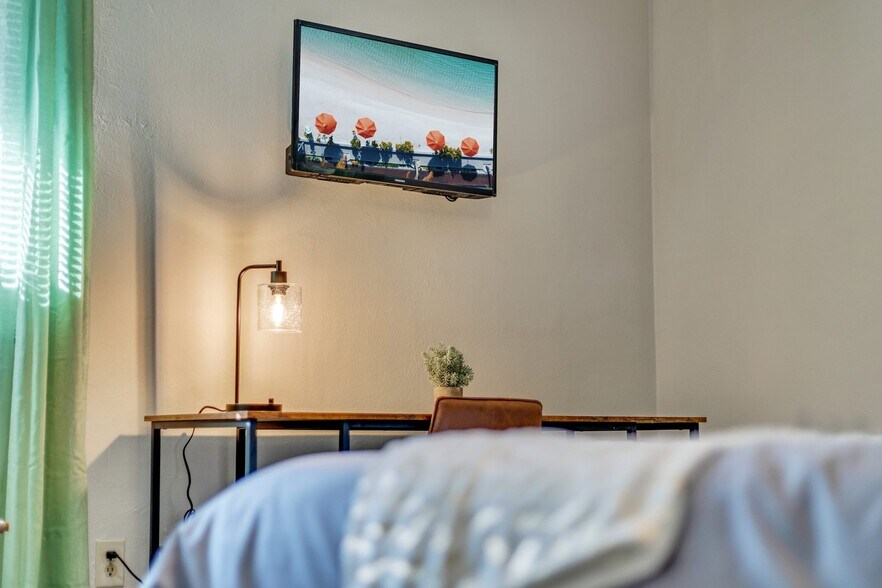 Building Photo - 1329 Walker Ave