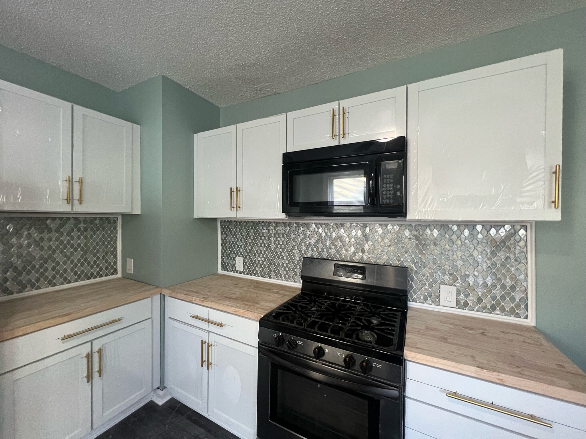 Building Photo - 64 Fairview St