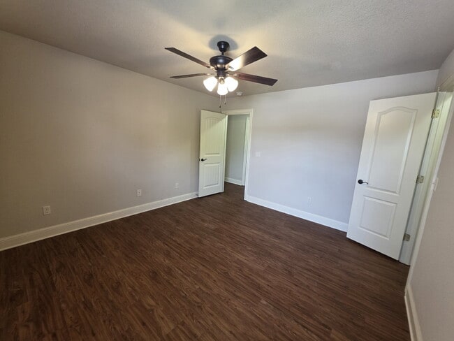 Building Photo - 605 NW 17th Ct