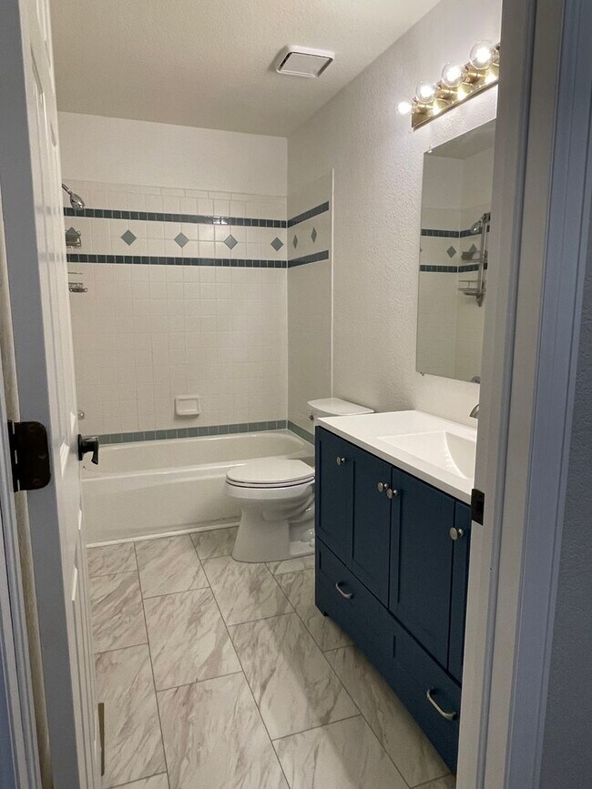 Building Photo - Beautiful Two-Story Home in Cul-de-sac