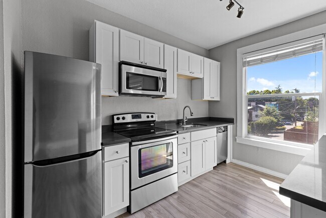 Building Photo - Madison View