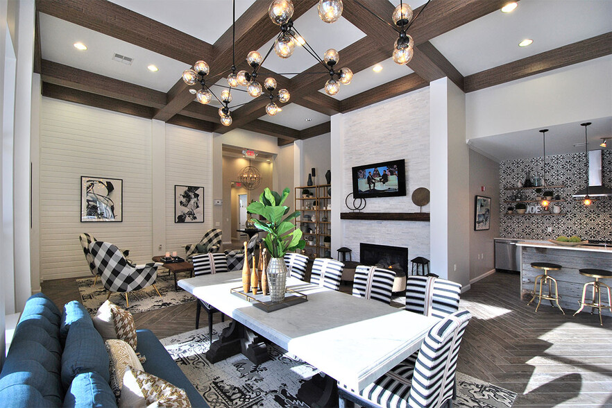 Primary Photo - Fairlane Town Center Apartment Homes