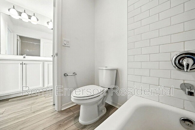 Building Photo - 700 Benoi Dr