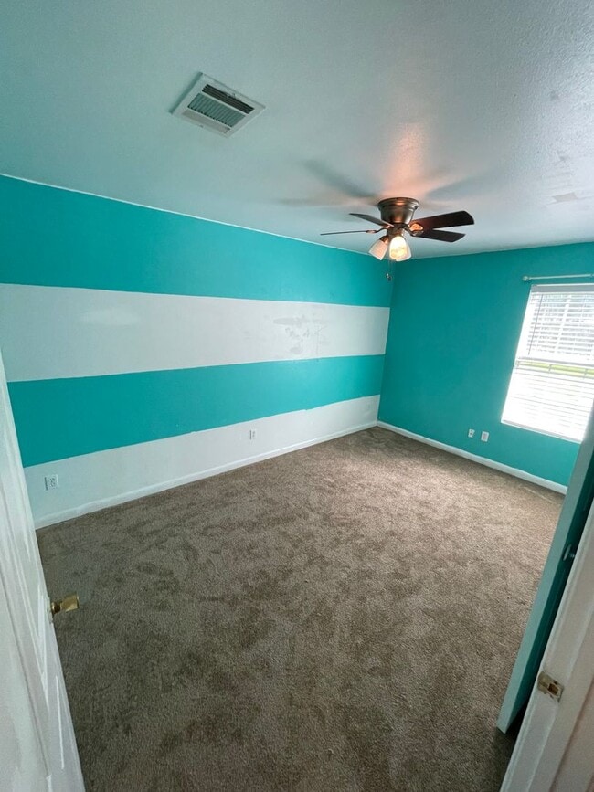 Building Photo - Cute 2006 Home!