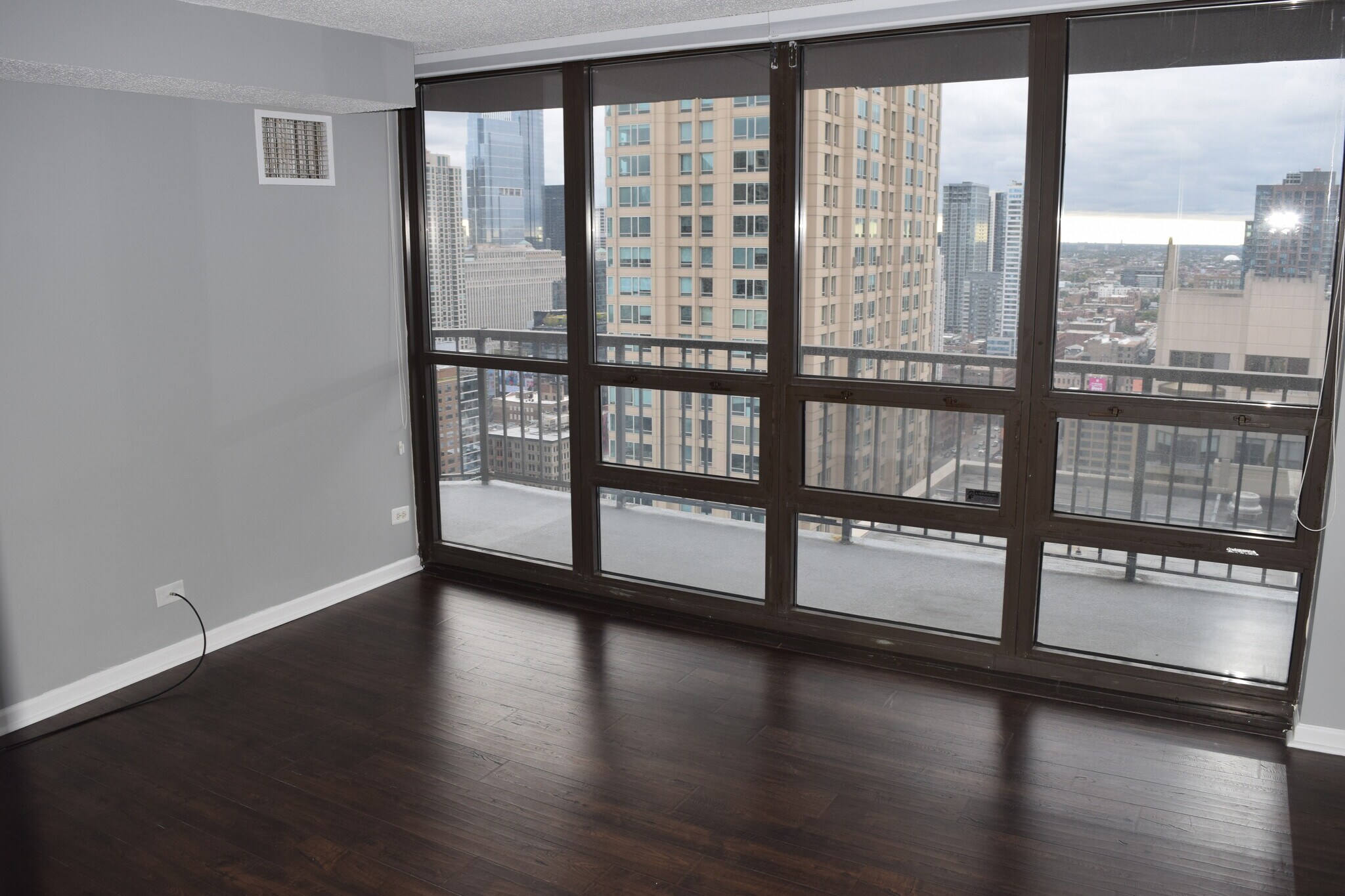 Bedroom - 10 E Ontario St