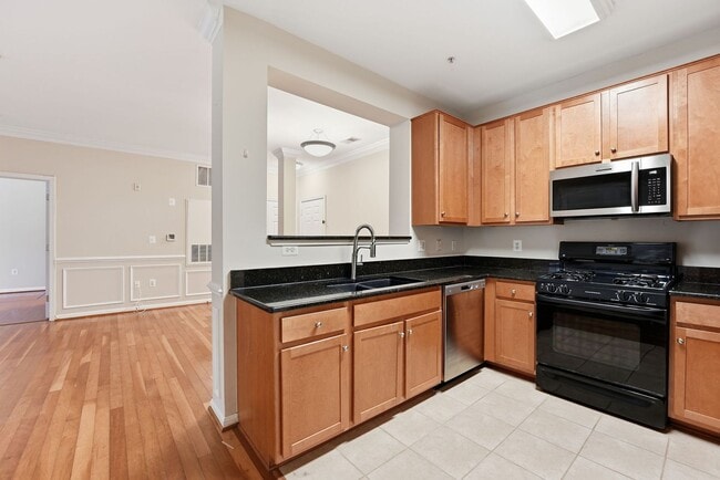 Building Photo - 4850 Eisenhower Ave