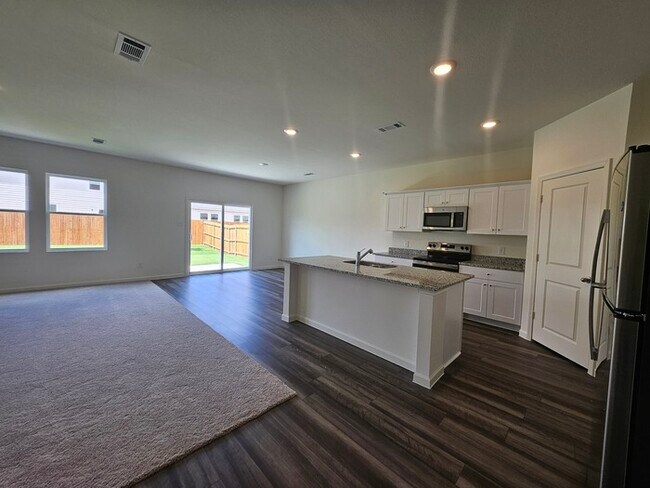 Building Photo - Brand new 5 bed & 3 bath home in EMISD