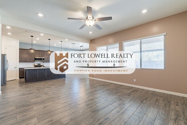 Building Photo - 3 Bedroom, 2 Bath Home near South Mountain!!