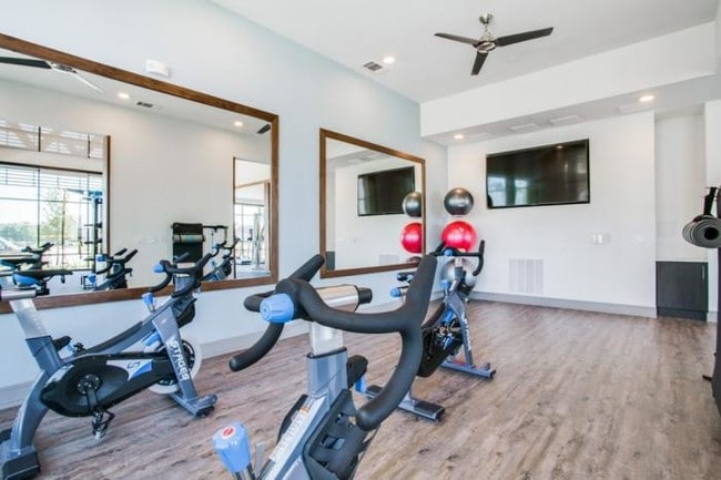 Building Photo - 2 bedroom in Dallas TX 75235