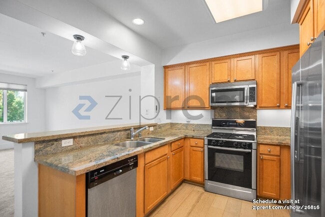 Building Photo - 1310 Creekside Dr