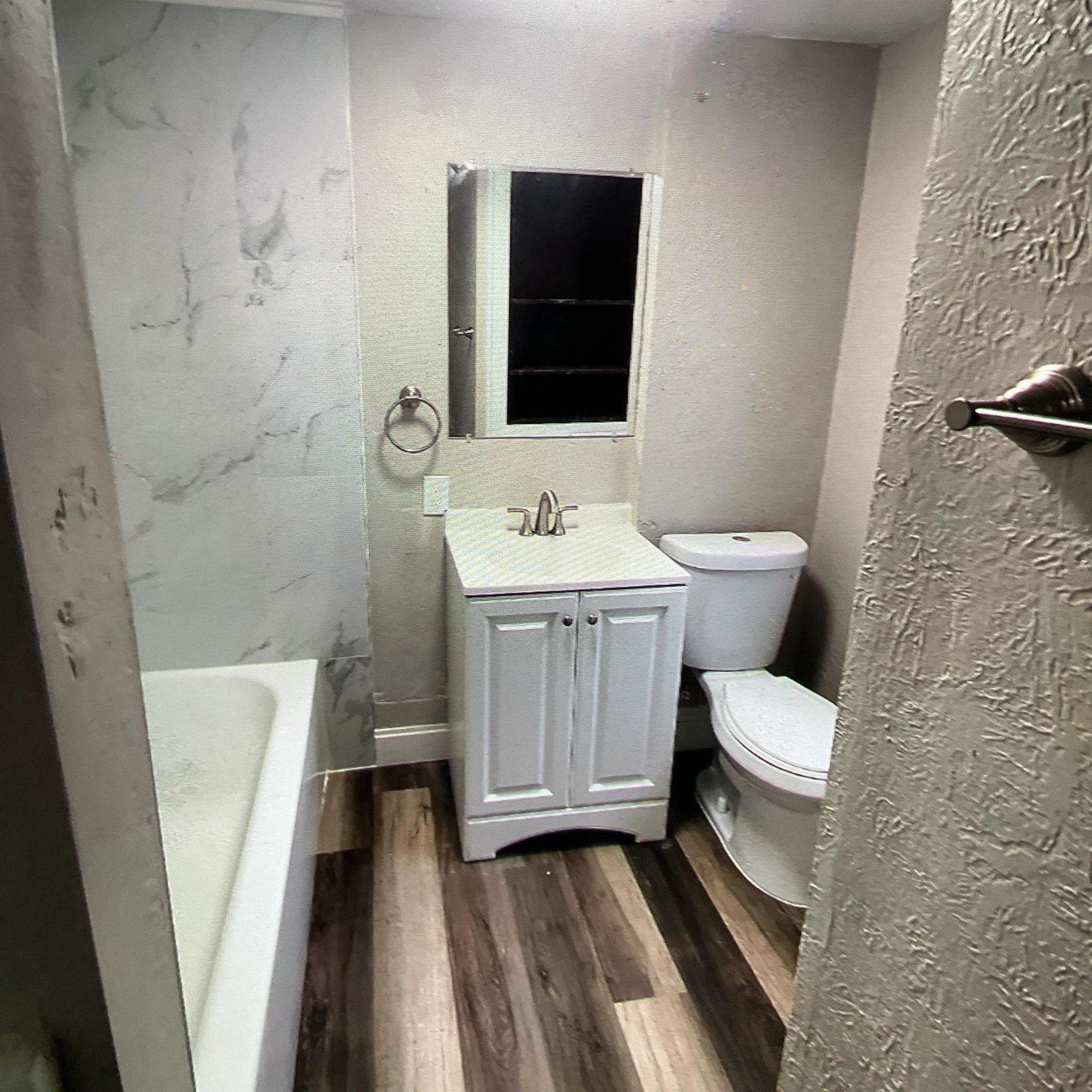 Building Photo - 670 Arbutus Ct