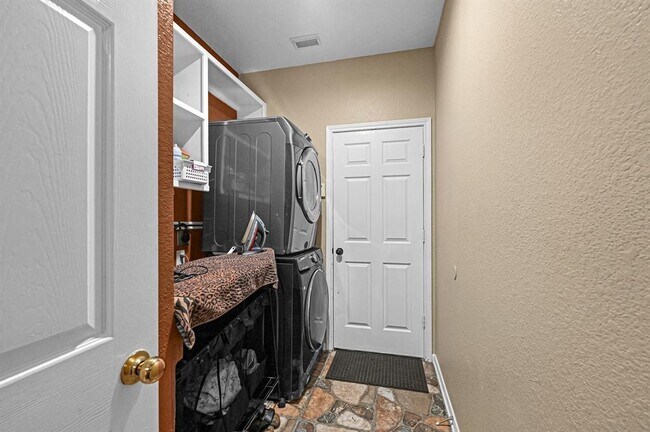 Building Photo - 5542 Morgan Park Ln