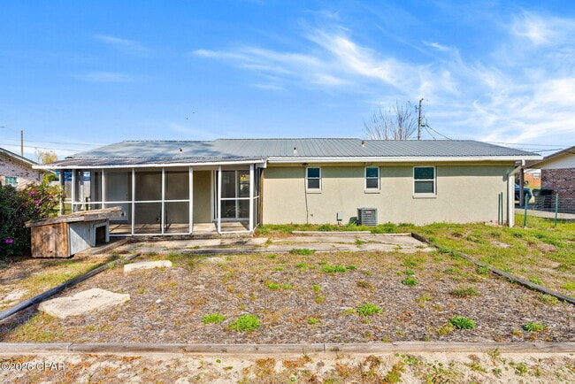 Building Photo - 2004 Greenbriar Blvd