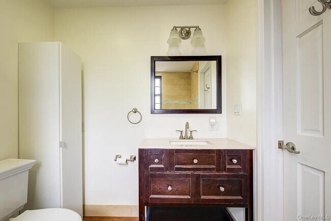 Building Photo - 6 Burns St