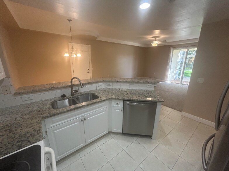 Building Photo - 3944 Pomodoro Cir
