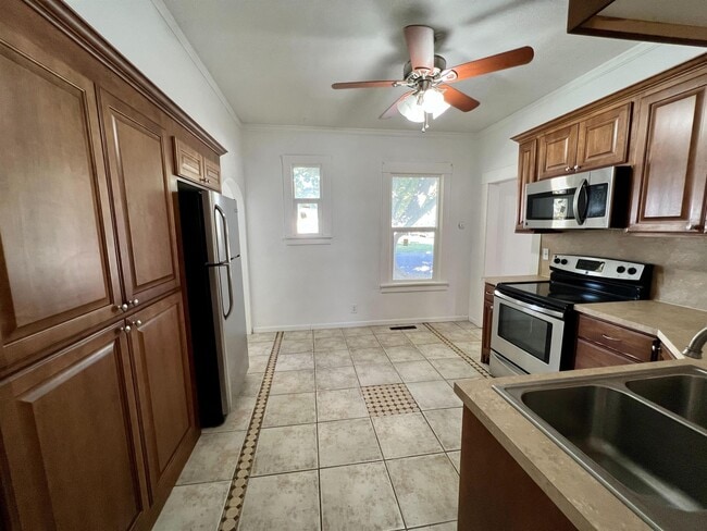 Building Photo - 1500 Conant Ave