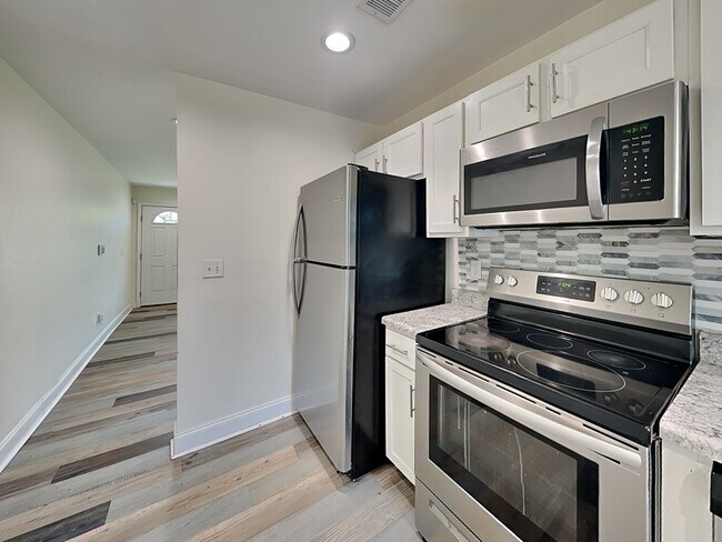 Building Photo - 219 12th St W