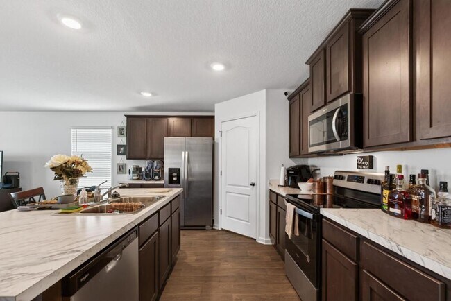 Building Photo - 12655 Cucumber Tree St
