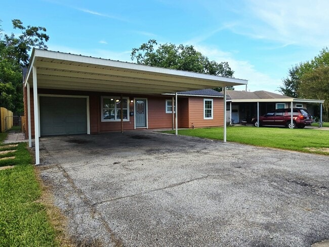 Building Photo - 1111 Belshire Rd
