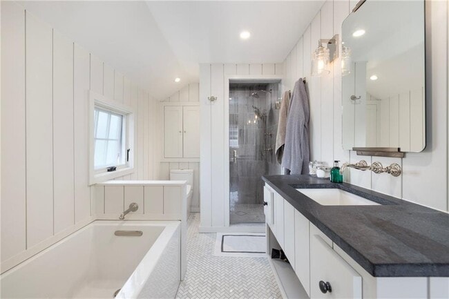 Building Photo - 9 Anthony St