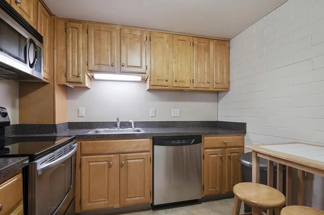 Primary Photo - 175 Quincy Shore Dr