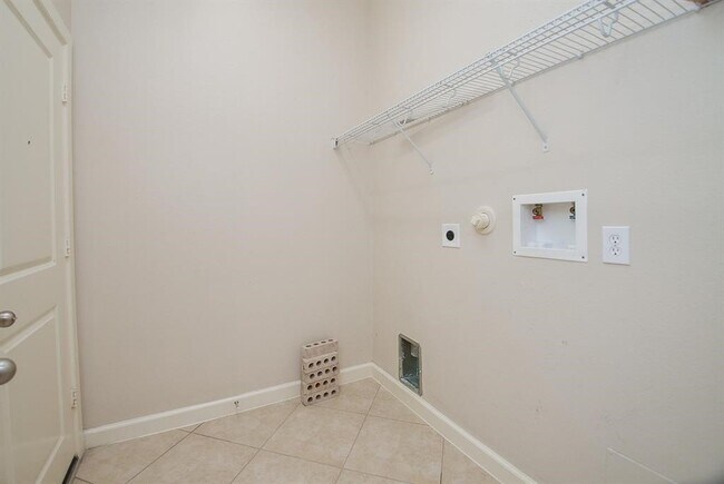 Building Photo - 4006 Autumn Pines Trail