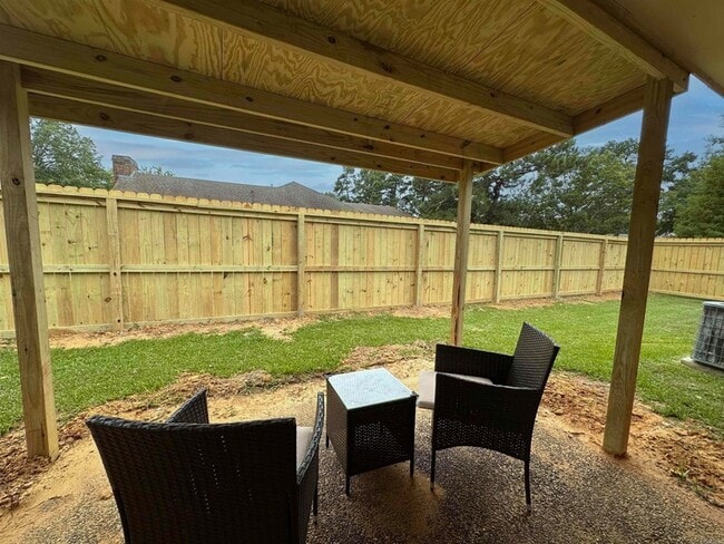 Building Photo - 5805 Sidney Dr