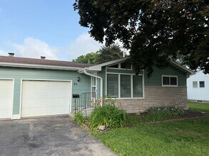 Building Photo - 207-211 Maple Street