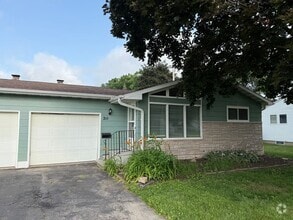 Building Photo - 207-211 Maple Street