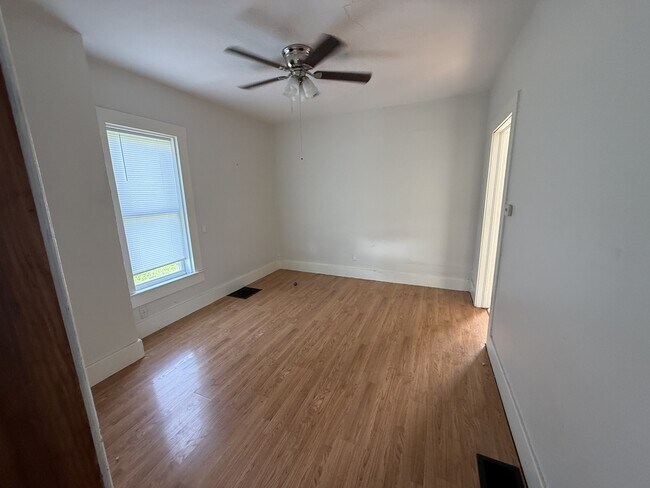 Building Photo - 507 N Sparta St
