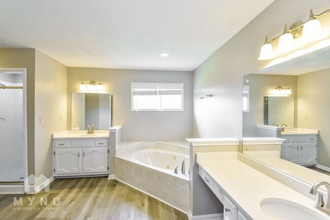 Building Photo - 8819 Lindstrom Cove