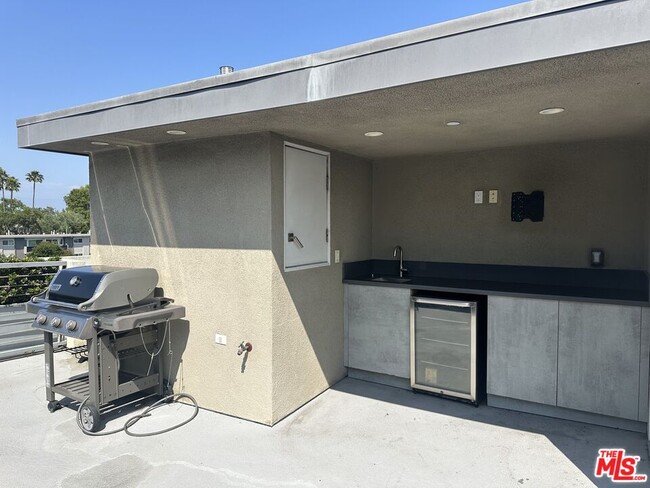 Building Photo - 5403 W Wilshire Vista Ln