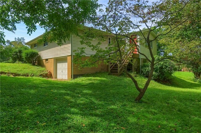 Building Photo - 194 Woodridge Dr