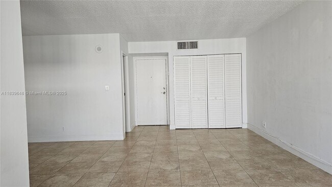 Building Photo - 17021 N Bay Rd