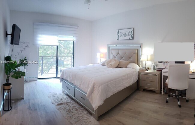 Building Photo - 2414 SW 145th Pl