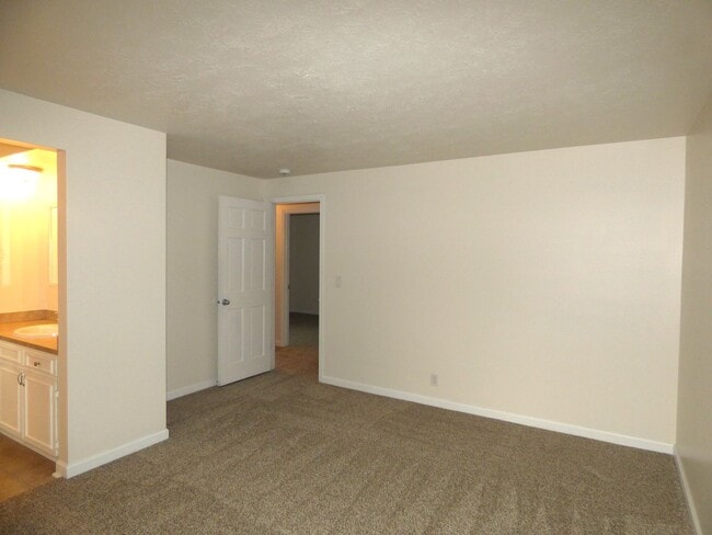 Building Photo - 3 bed 2 bath Home in North Salem