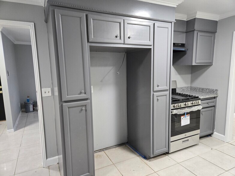 Building Photo - 12315 Barbizon Dr