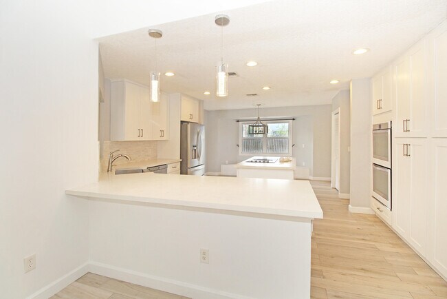 Building Photo - 896 Rose Ct
