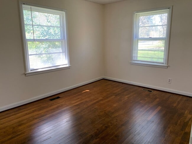 Building Photo - Cozy Ranch Style Home!!