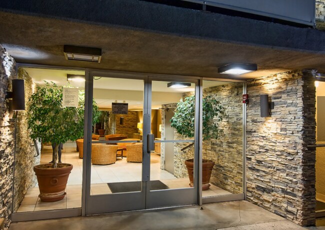 Main Entrance - 525 N Sycamore Ave