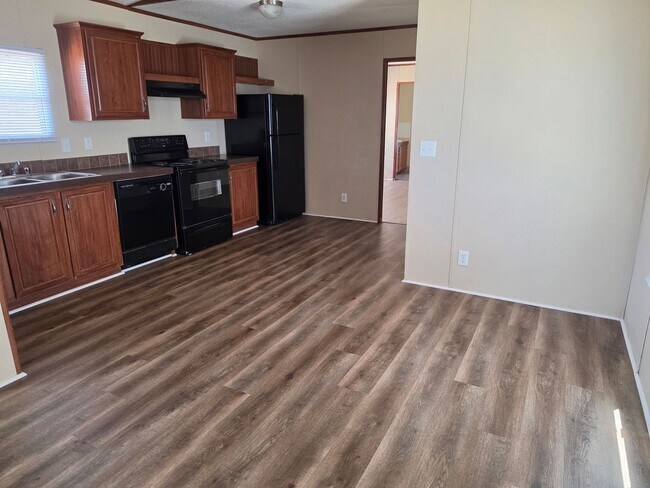 Building Photo - 3 bedroom 2 bath in Clovis