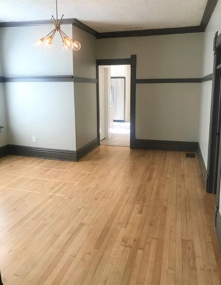 Building Photo - 3163 S Clement Ave