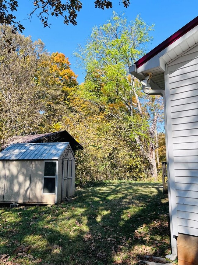 Building Photo - 2 bed 1.5 Bath Single Family Home